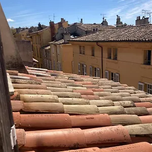https://la-maison-sur-les-toits.fr-provencehotel.com